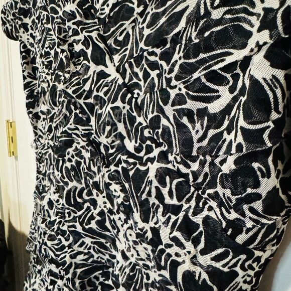 Style & Co. Black and White Fitted Blouse with V-Neck - Picture 4 of 8